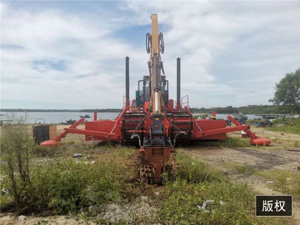   科大-水陸兩棲挖機海南現(xiàn)場視頻